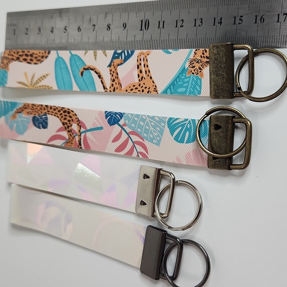 Faux Leather Keyfob Keychain. - Picture 5 of 5